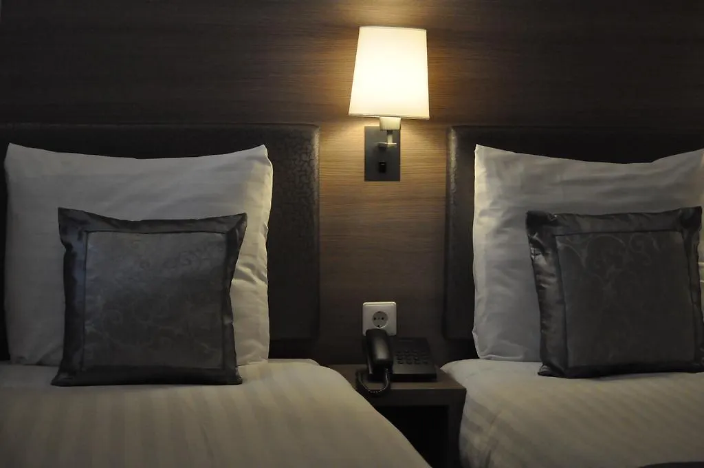 ***  אמסטרדם The Concert Hotel הולנד